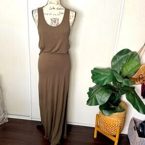 Momteau Army Green Sleeveless Maxi Dress Size Medium